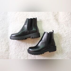 Women’s black boots